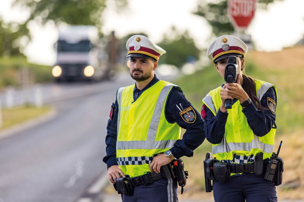 Polizistinnen und Polizisten stellten im Vorjahr 5,3 Millionen Geschwindigkeits&uuml;bertretungen fest