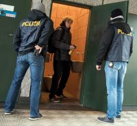 Suchtmittelkontrolle in einer U-Bahnstation in Wien: Die vermehrten Kontrollen der Polizei trugen 2023 zur Steigerung der Anzeigenzahlen bei