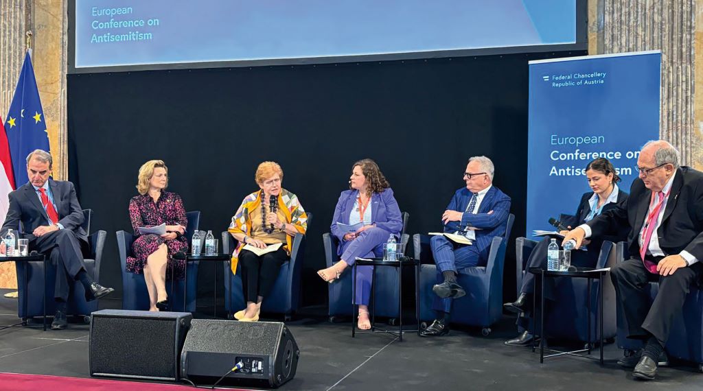 Veranstaltung des Bundeskanzleramts &ndash; &bdquo;Antisemitism as the ,new normal&lsquo;?&ldquo;: Jason Isaacson, AJC (American Jewish Committee), Katharina Schnurbein, Europ&auml;ische Kommission, Deborah Lipstadt, US Antisemitismusbeauftragte, Dalia Grinfeld, Anti- Defamation League, Ken Weinstein, Hudson Institute, Eidel Malowicki, &Ouml;IF, Ariel Muzicant, European Jewish Congress