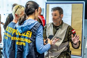 Beamte der Spezialeinheit GSG 9 der deutschen Bundespolizei waren an der &Uuml;bung beteiligt