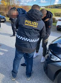 Soko Kfz: Festnahme eines Verd&auml;chtigen bei einem versuchten Kfz-Diebstahl auf einem Thermenparkplatz