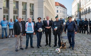 Innenminister Gerhard Karner bei der Verabschiedung des &ouml;sterreichischen Polizeikontingents f&uuml;r die UEFA Euro 2024