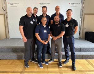 Fachkonferenz f&uuml;r Verhandlungsgruppen: Brandon Pierpoint, Sam Farina, Ben Morris, Martin Guzala (hintere Reihe); Andy Young, Thomas Greis, Pascal Szkudlara (vordere Reihe)