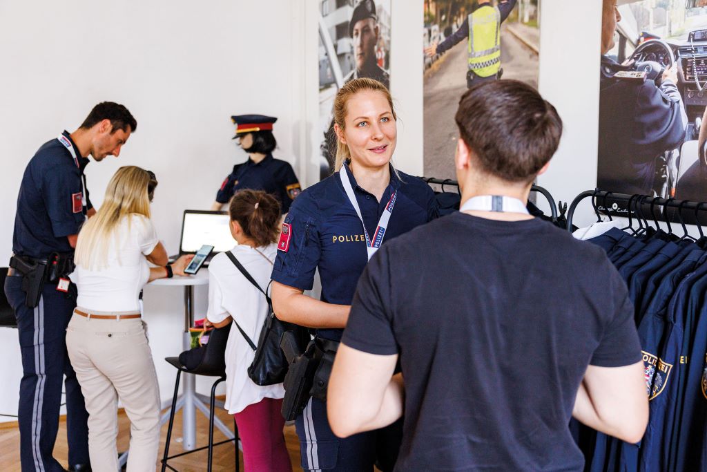 Info-Store der Landespolizeidirektion Wien: Information zur Bewerbung, Aufnahme und Arbeit bei der Polizei
