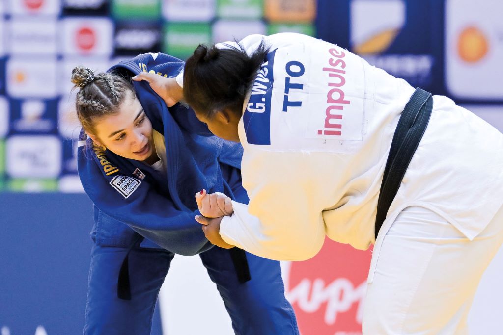 Die Salzburgerin Maria H&ouml;llwart (li.) k&auml;mpft als Spitzensportlerin des Bundesministeriums f&uuml;r Inneres um Medaillen