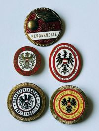 Kokarden als Legitimation f&uuml;r den zivilen Kriminaldienst