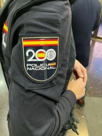 Polic&iacute;a Nacional: &Auml;rmelabzeichen zum Einsatzfahrzeuge der spanischen Polic&iacute;a Nacional 200-j&auml;hrigen Bestandsjubil&auml;um