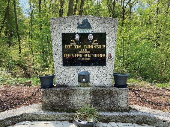 Eine Gedenkst&auml;tte in Deutschkreutz erinnert an die ermordeten Gendarmenn Josef B&ouml;hm und Johann Kastler sowie an die Zivilisten Josef Supper und Franz Schreiner