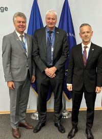 AEPC-Konferenz in Tiflis 2024: Norbert Leitner, scheidender AEPC-Pr&auml;sident, Peter Lamplot, Generalsekret&auml;r der AEPC, der neue AEPC-Pr&auml;sident Stefan Aegerter