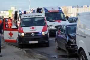 Zu den Hauptursachen der t&ouml;dlichen Verkehrsunf&auml;lle 2024 z&auml;hlten Rasen, Unachtsamkeit und Vorrangverletzung