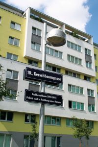 An den ermordeten Polizisten Karl Kerschbaum erinnert eine Stra&szlig;enbezeichnung in Wien-Favoriten