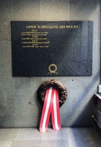 Gedenktafel in der Landespolizeidirektion Wien f&uuml;r die Opfer seit 2001