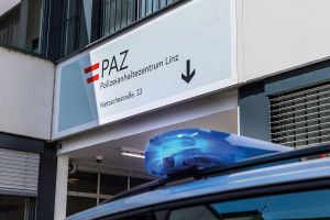 Der EBM-Beirat empfiehlt, die Anhaltung einer Person in Polizeigewahrsam besser zu dokumentieren, etwa durch Bodycams