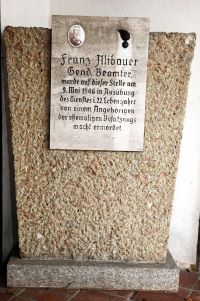 Gedenkstein f&uuml;r den 1946 erschossenen Gendarmen Franz Illibauer im Gendarmeriemuseum Ober&ouml;sterreich im Schloss Scharnstein