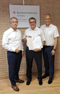 Verabschiedung von Richard Mock: Generalsekret&auml;r Andreas Achatz (l.), Sektionsleiter Christian Stella (r.)