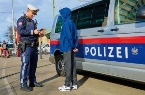 Besondere Schutzvorgaben gelten f&uuml;r Jugendliche: Bei minderj&auml;hrigen Beschuldigten ist eine Identifizierung nur in absoluten Ausnahmef&auml;llen zul&auml;ssig