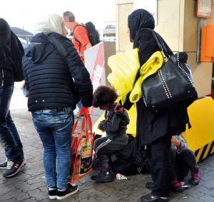 Stopp f&uuml;r Familiennachzug: Antr&auml;ge von anerkannten Fl&uuml;chtlingen und subsidi&auml;r Schutz - berechtigten werden vorerst f&uuml;r sechs Monate nicht bearbeitet