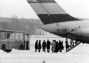 Flughafen Wien-Schwechat: Verabschiedung der Terroristen und Geiseln durch Innenminister Otto R&ouml;sch