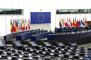 Europ&auml;isches Parlament: Das Wahlrecht f&uuml;r Unionsb&uuml;rger in ihrem Wohnsitzstaat bei Europawahlen ist an dieselben Voraussetzungen zu kn&uuml;pfen wie das Wahlrecht f&uuml;r Staatsb&uuml;rger