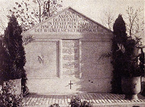 Ehemaliges Grabdenkmal im Wiener Zentralfriedhof f&uuml;r die Opfer der Wiener Polizei bei der &bdquo;Gr&uuml;ndonnerstagsrevolte&ldquo; am 17. April 1919