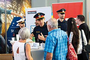 &bdquo;Coffee with Cops&ldquo;: Polizei im Dialog mit B&uuml;rgerinnen und B&uuml;rgern