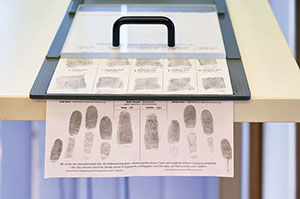 Der Fingerabdruckabgleich erfolgt im nationalen automatisierten Fingerabdrucksystem (AFIS).