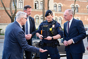 Pr&auml;sentation der kontaktlosen Fingerabruck&uuml;berpr&uuml;fung
