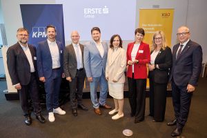Expertinnen und Experten aus Wirtschaft, Forschung und Verwaltung bei der Pr&auml;sentation der Studie &bdquo;Cybersecurity in &Ouml;sterreich 2026&ldquo; im Erste-Campus in Wien