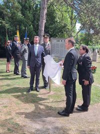 Enth&uuml;llung der neuen Kontextualisierungstafel auf dem franz&ouml;sischen Gr&auml;berfeld der Gruppe 88 am Wiener Zentralfriedhof. Die Tafel informiert &uuml;ber die Geschichte der Anlage und die dort bestatteten franz&ouml;sischen Kriegsopfer