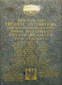 Johann Newalds Name ist auch auf<br> einer Gedenktafel in der Landespolizeidirektion Wien am Schottenring verewigt