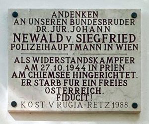 Gedenktafel in Retz in Erinnerung an den Juristen, Polizisten und Widerstandsk&auml;mpfer Johann Newald