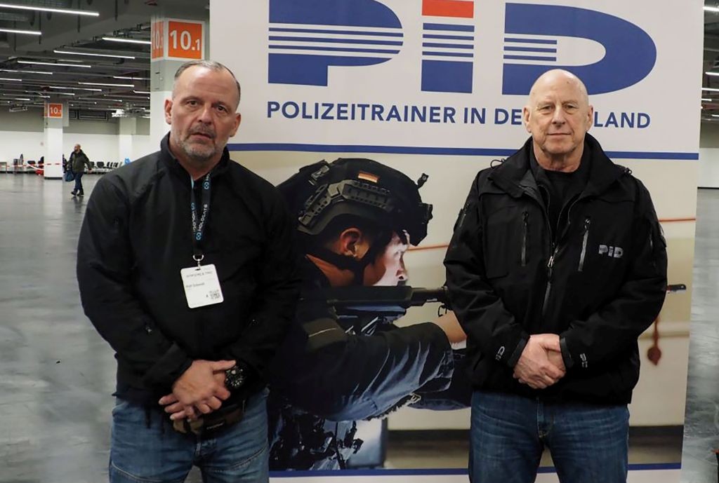Ralf Schmidt, PID-Referent; Eckhard Niebergall, erster Vorsitzender des Vereins Polizeitrainer in Deutschland