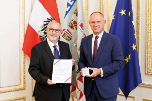 Innenminister Gerhard Karner verabschiedete Alexander Tuma anl&auml;sslich seines &Uuml;bertritts in den Ruhestand