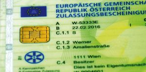 Kfz-Halterauskunft: Wer f&uuml;r Dritte berufsm&auml;&szlig;ig Halterausk&uuml;nfte gem&auml;&szlig; &sect; 47 Abs. 2a KFG 1967 einholen will, bedarf einer entsprechenden Vertretungsbefugnis. Eine solche Befugnis ist Sicherheits- und Bewachungsdiensten (&sect; 94 Z 62 GewO 1994) nicht einger&auml;umt
