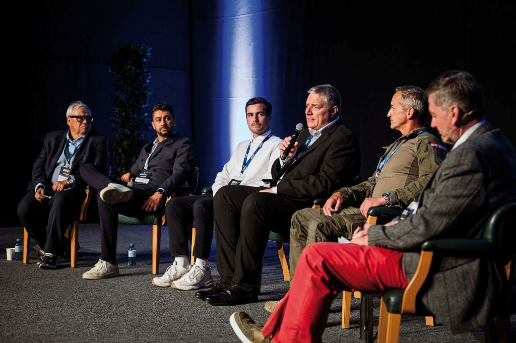 Podiumsdiskussion: Christian Wehrsch&uuml;tz (ORF), Andreas-Anoar Adomeit (Frequentis), Jakob Berger (Red-Bull-Ring), Markus Piendl (Sicherheitstechnologie-Experte), Thomas Vahrner (EKO Cobra); Moderation Christian Kunstmann (BMI)