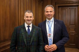 Sicherheitspartner: KEO-Generalsekret&auml;r Nikolaus Immanuel K&ouml;hler und der Wiener Polizeivizepr&auml;sident Dieter Csefan