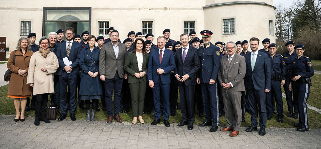 Schloss Hartheim: Er&ouml;ffnung der Wanderausstellung &bdquo;Hitlers Exekutive. Die &ouml;sterreichische Polizei und der Nationalsozialismus&ldquo;