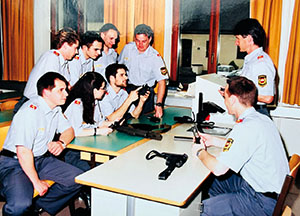 Waffenunterricht in der Gendarmerieschule Feldkirch-Gisingen