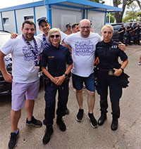 Ranka Gringinger (li.) mit Fu&szlig;ballfans beim Spiel zwischen NK Opatija und Austria Salzburg in Rijeka