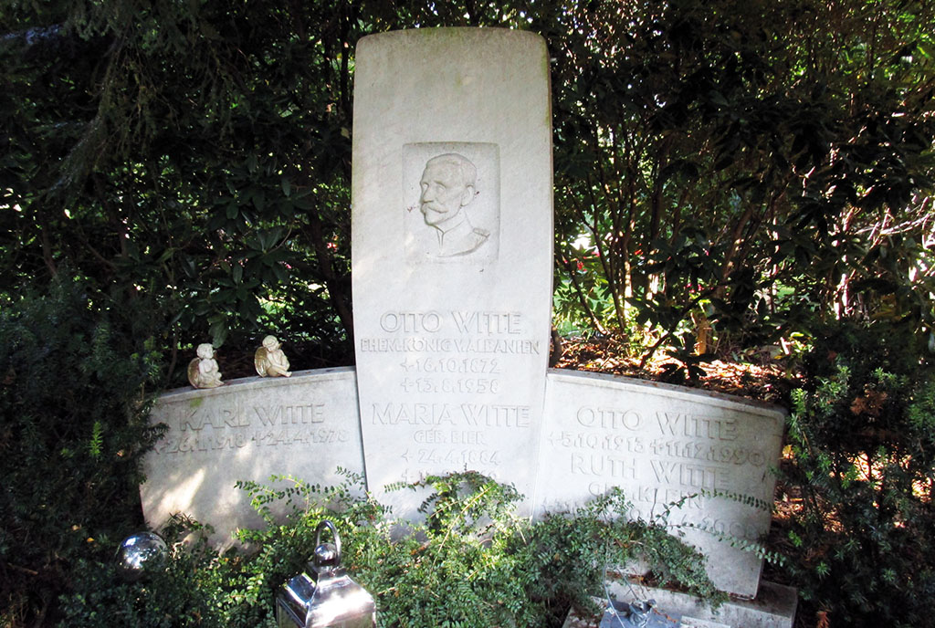 Grabst&auml;tte des &bdquo;K&ouml;nigs von Albanien&ldquo; Otto Witte auf dem Friedhof Ohlsdorf in Hamburg