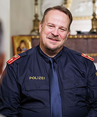 F&uuml;r Matthias Nemeth stehen Vertrauen, Empathie und ein offenes Ohr im Mittelpunkt der Polizeiseelsorge