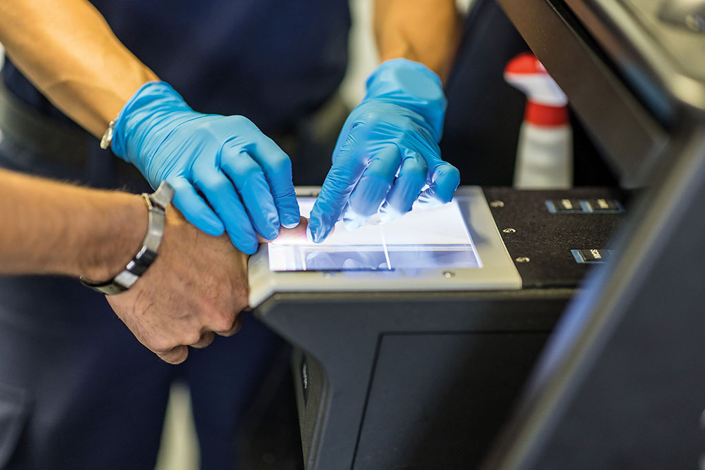 Biometrische Erfassung im Rahmen des Screenings: Der Asyl- und Migrationspakt sieht eine fr&uuml;hzeitige Identit&auml;tsfeststellung an den EU-Au&szlig;engrenzen vor